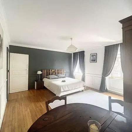 Dom wakacyjny Maison De Maitre Plein Centre Montluçon