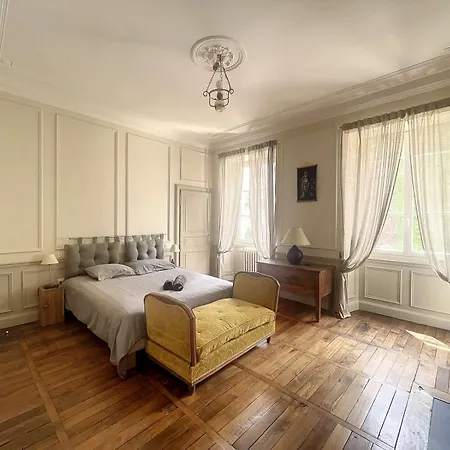 Dom wakacyjny Maison De Maitre Plein Centre *